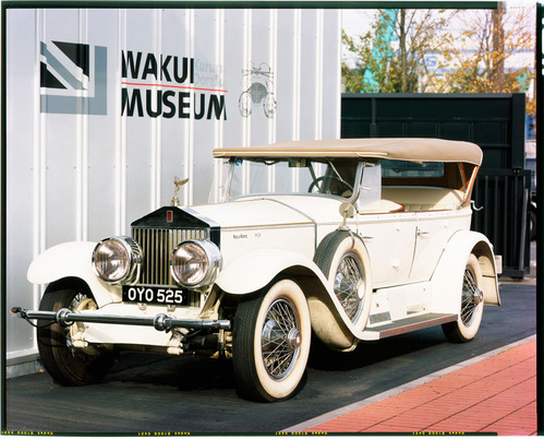 イギリスを代表するクラシックカーを集めたwakui Museumにて コダックの8x10フィルムで撮影 建築写真の齋藤写真事務所